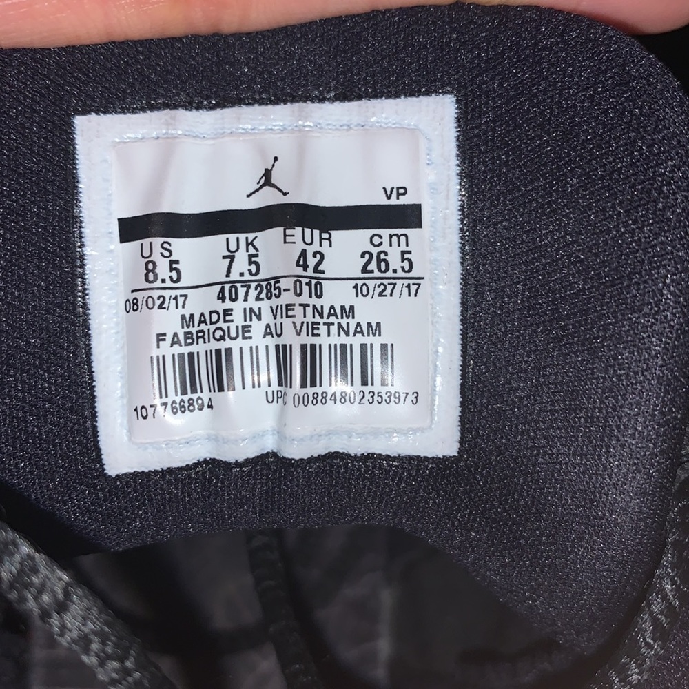 Sneakers - Picture 4 of 6